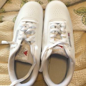 Reebok white shoes never worn